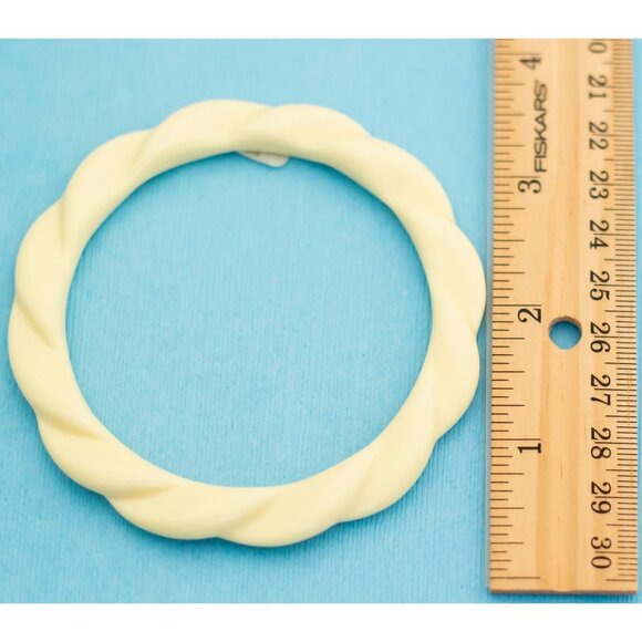 Vintage Gold Cyclone Bangle Bracelet by Avon - 8 inch - N10 - Picture 4 of 4